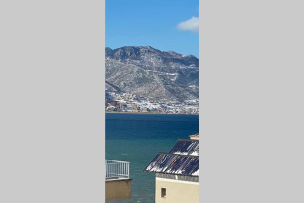 Cozy Lake Front Flat Bequeme Wohnung An Der See โปกราเดซ ภายนอก รูปภาพ