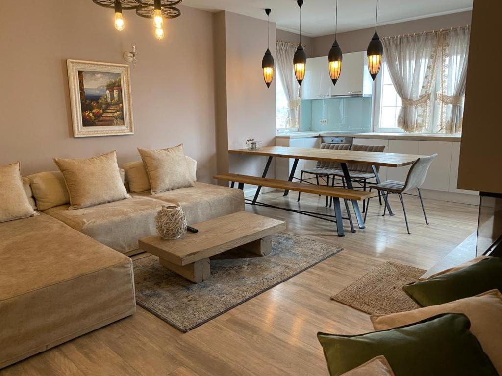 Cozy Lake Front Flat Bequeme Wohnung An Der See โปกราเดซ ภายนอก รูปภาพ