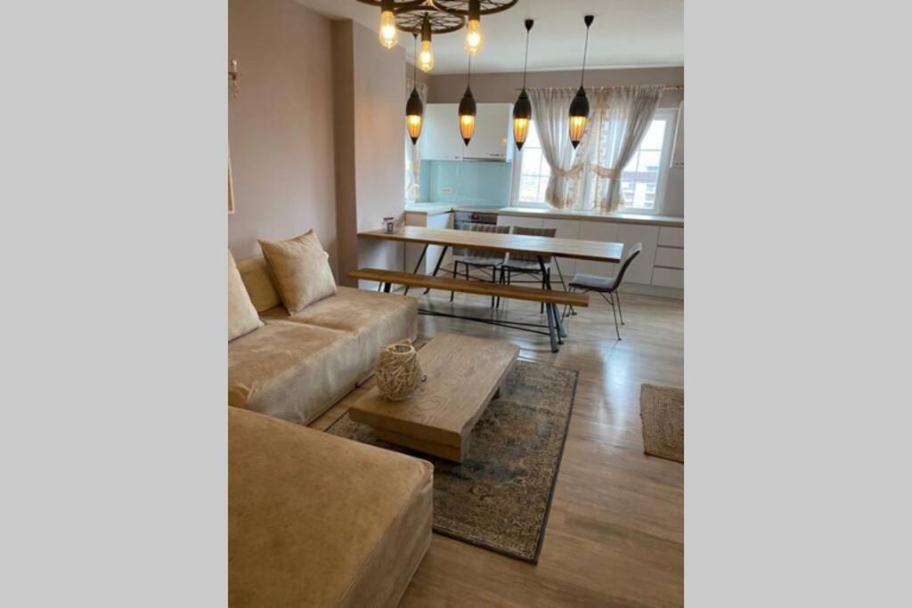 Cozy Lake Front Flat Bequeme Wohnung An Der See โปกราเดซ ภายนอก รูปภาพ