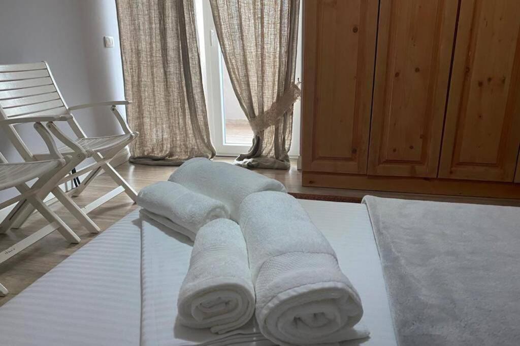 Cozy Lake Front Flat Bequeme Wohnung An Der See โปกราเดซ ภายนอก รูปภาพ